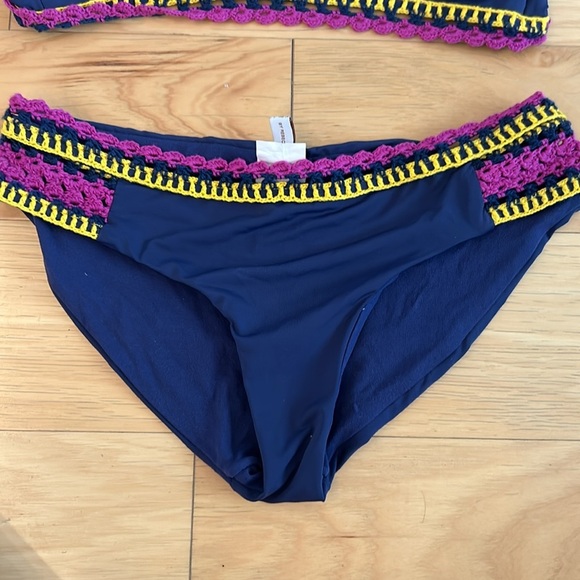 Becca scenic route bikini - Picture 3 of 8